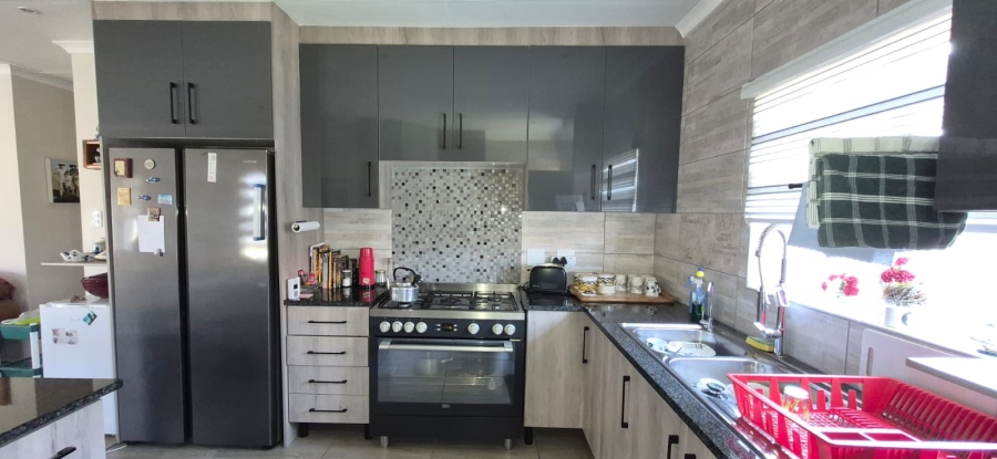 3 Bedroom Property for Sale in Hexrivier Lifestyle Estate North West